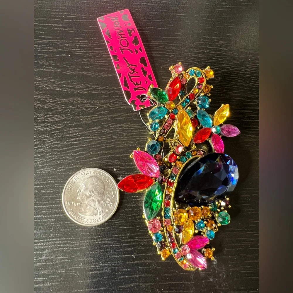 💙 NWT! Multi Color Rhinestone Brooch